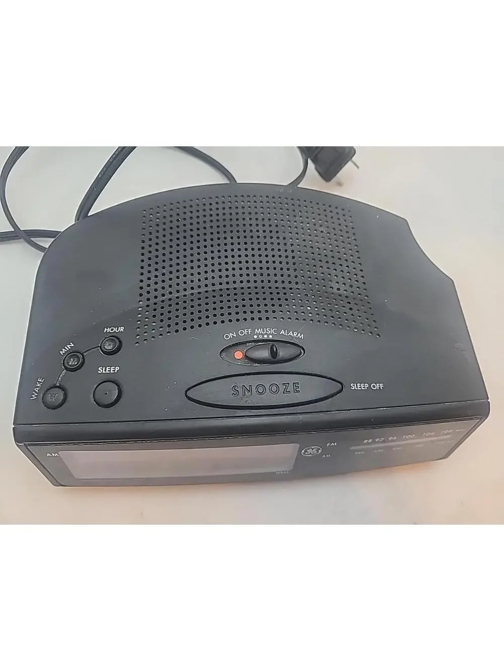 GE Vintage Retro AM/FM Alarm Clock Radio Digital Model 7-4815A Tested And Works